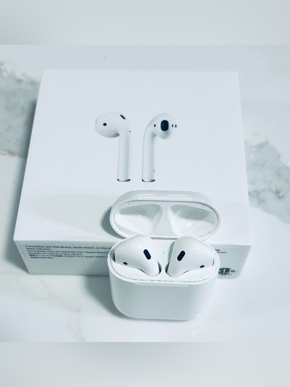 Apple AirPods with Charging Case 2nd Generation